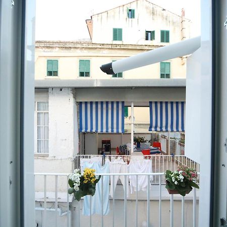 Lucrezia'S Home Кастелламмаре-ди-Стабия Экстерьер фото